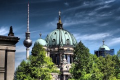 © Martina Miethig, Berlin, die Kuppel des Berliner Doms mit Fernsehturm nebenan