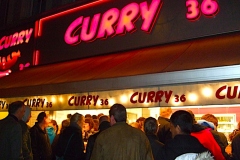 © Martina Miethig, Berlin, Ein Muss: Currywurst bei Curry 36 am Mehringdamm in Kreuzberg