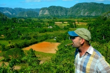 © Martina Miethig, Kuba, Cuba privado, Vinales Mogotes, Zigarrenraucher