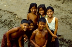 © Martina Miethig, Laos, Kinder am Mekong