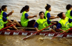 © Martina Miethig, Laos, Mekong, Ruderfest mit Ruderinnen