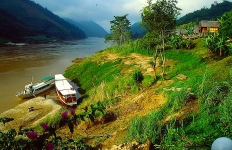 © Martina Miethig, Laos, Norden, Passagierboote am Mekong