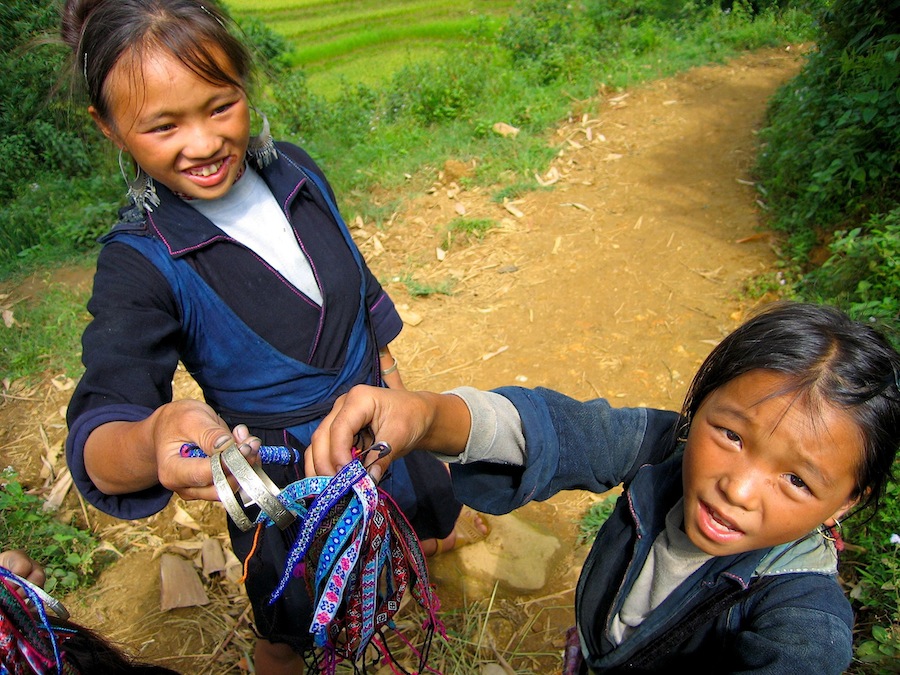 © Martina Miethig, Vietnam, Nordvietnam, Sa Pa, Hmong-Maedchen, Souvenirs