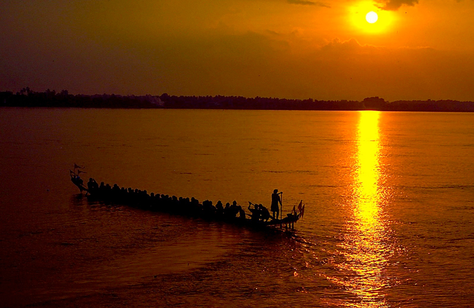 © Martina Miethig, Laos, Mekong, Ruderfest, Sonnenuntergang