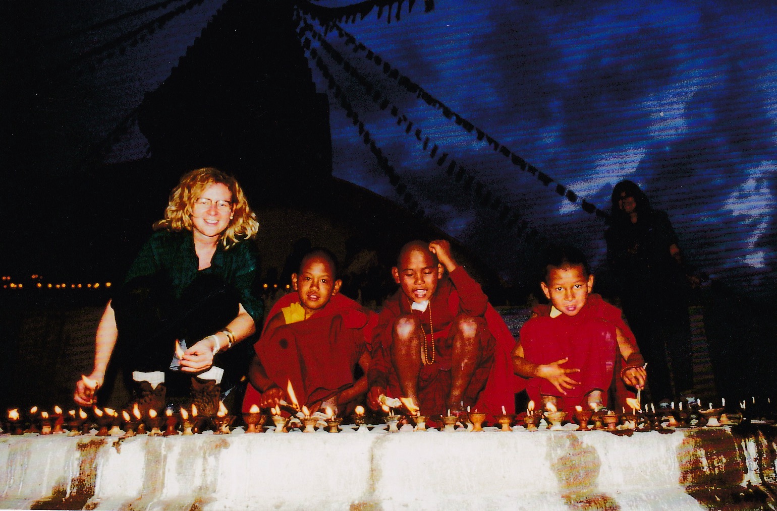 © Martina Miethig, Nepal: Auf einem Tempel in Kathmandu mit Novizen