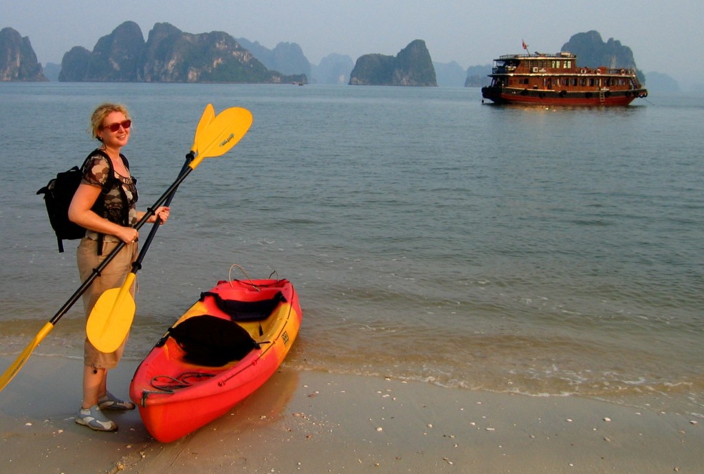 © Martina Miethig, Vietnam: Martina Miethig kajak Halong Bay